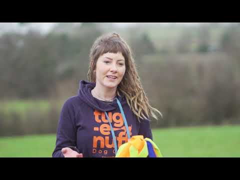 Instructievideo hoe gebruik je de Tug-E-Nuff Crazy Thing Fleece Bungee Tug 